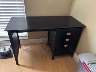 Free desk READ AD FIRST!!!’n