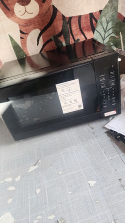 Mainstays Countertop Microwave Oven, Automatic Defrost, 1000 Watts, 1.1 cu ft, Black