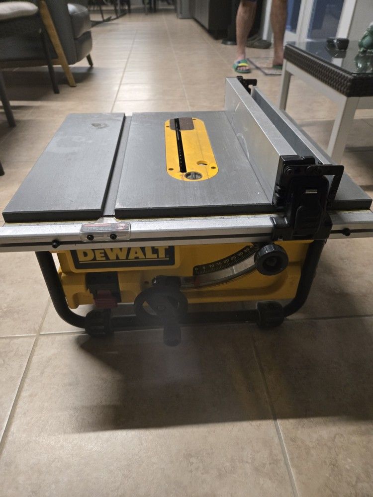 Table Saw Dewalt Very Good Condition Blade The 10"