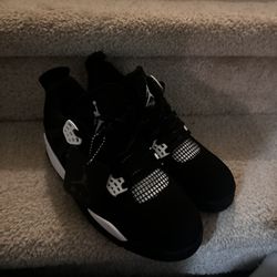 Jordan 4, Black And White 