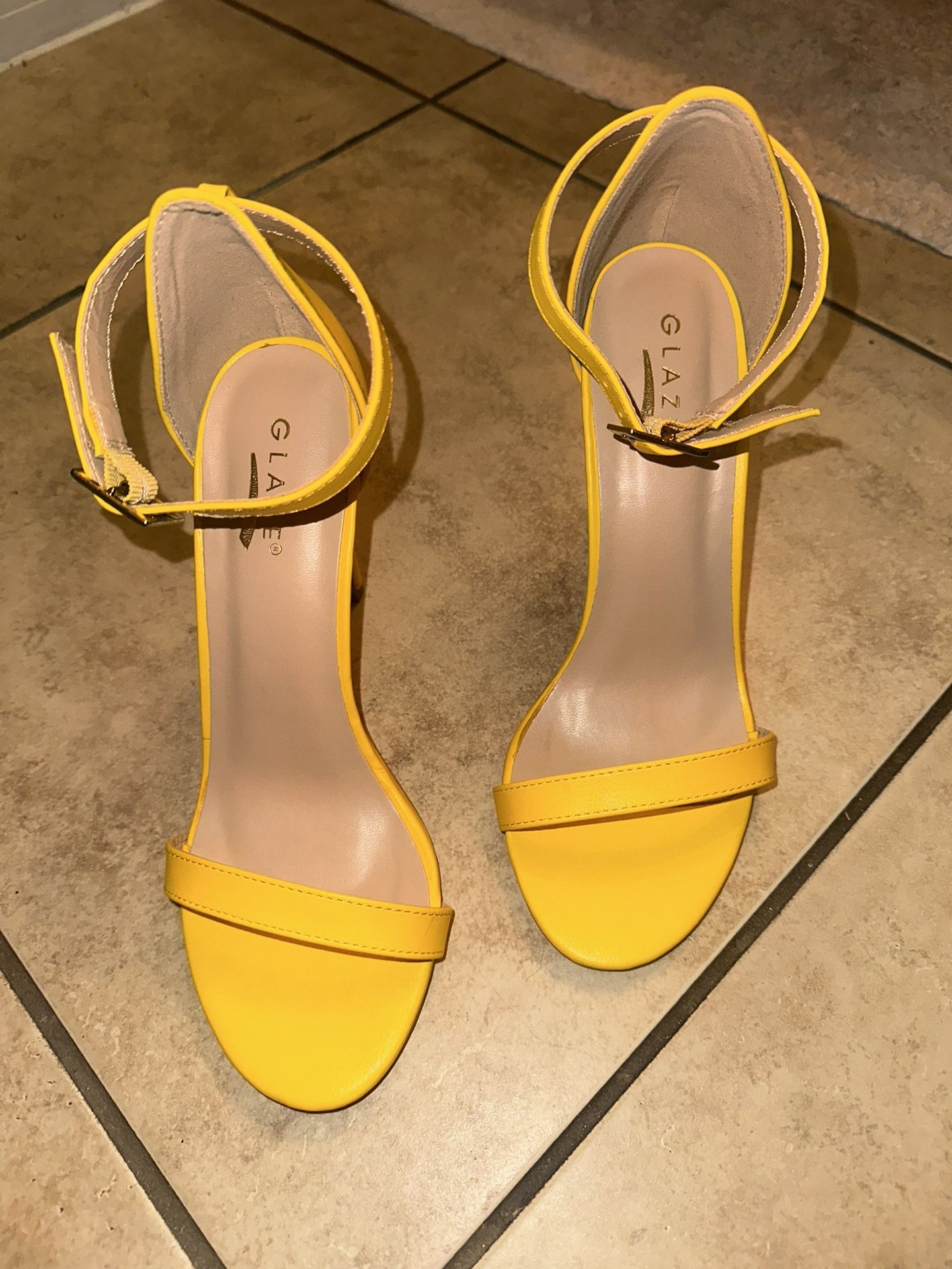 Like New Beautiful Yellow Heels