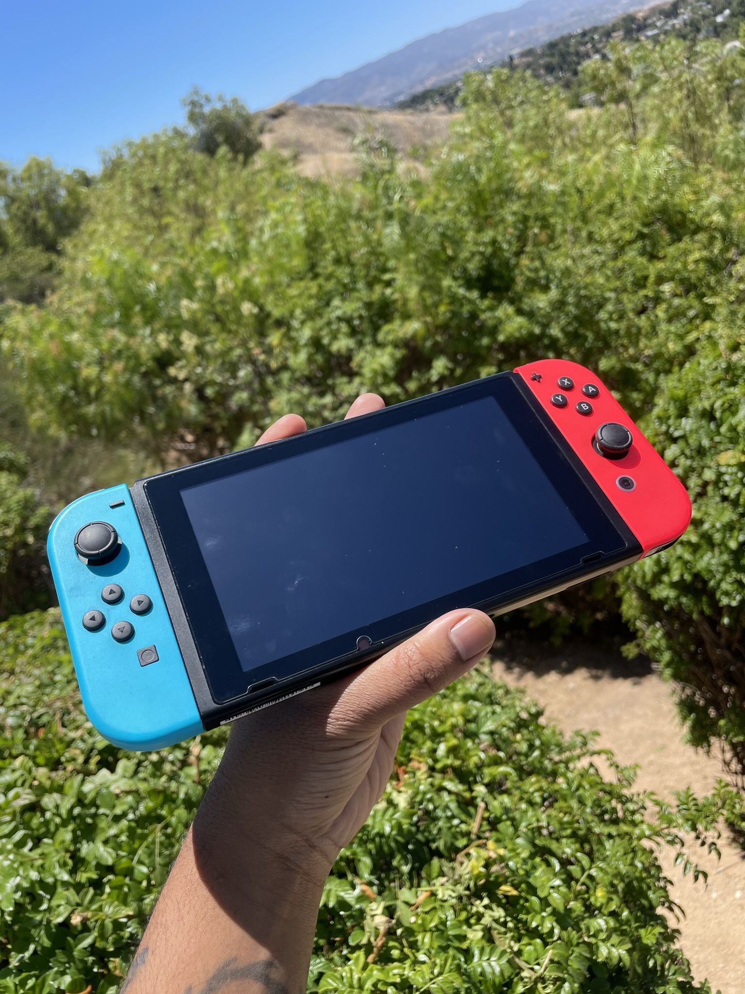 NINTENDO SWITCH og day one model (HACKABLE, MODDABLE) w/ 256gb memory card, case, and all original accessories