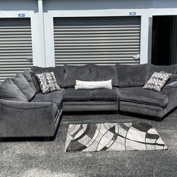 Like New Beautiful Large Grey Sectional Couch/Sofa + FREE DELIVERY🚛