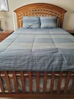 Bedroom set Queen size 4 piece wood