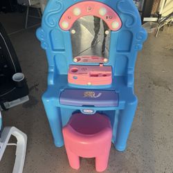 Vanity Mirror and Chair For Girls