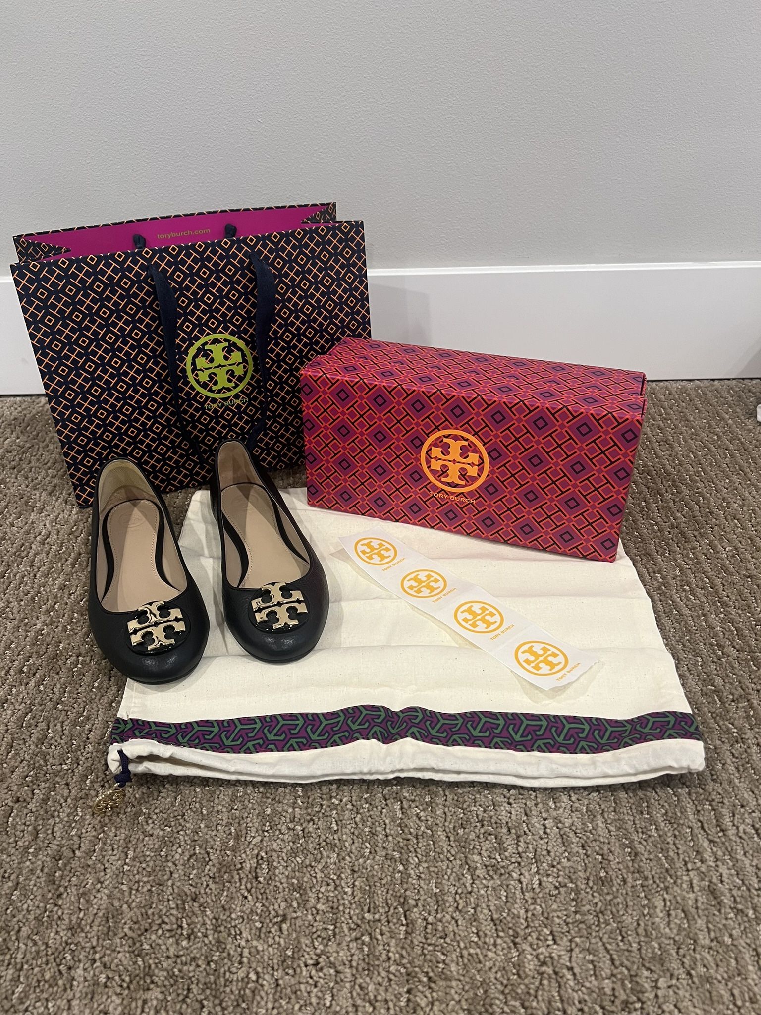 Women’s Tory Burch Claire Logo Ballet Flat Tumbled Leather Black-gold - Sz 7