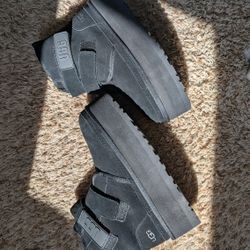 UGG Black Neumel Platform Size 8 Women's.