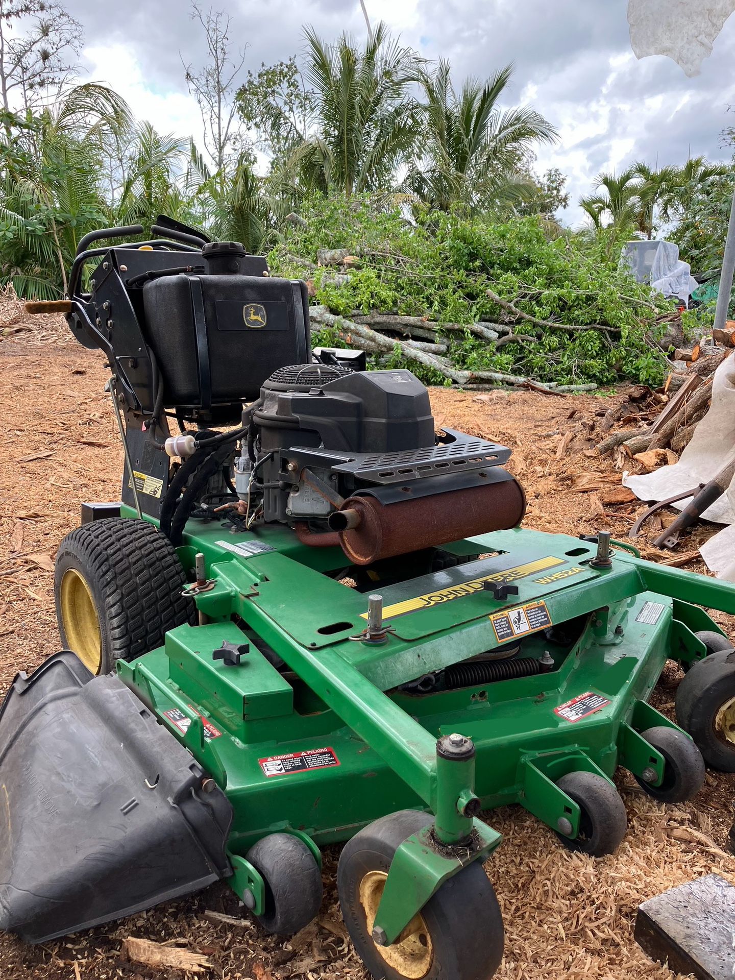 John Deere WH52A Sulky Commercial Stand On Mower