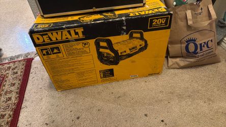 DEWALT 20 -Volt Lithium-ion ( Battery Charger Station )
