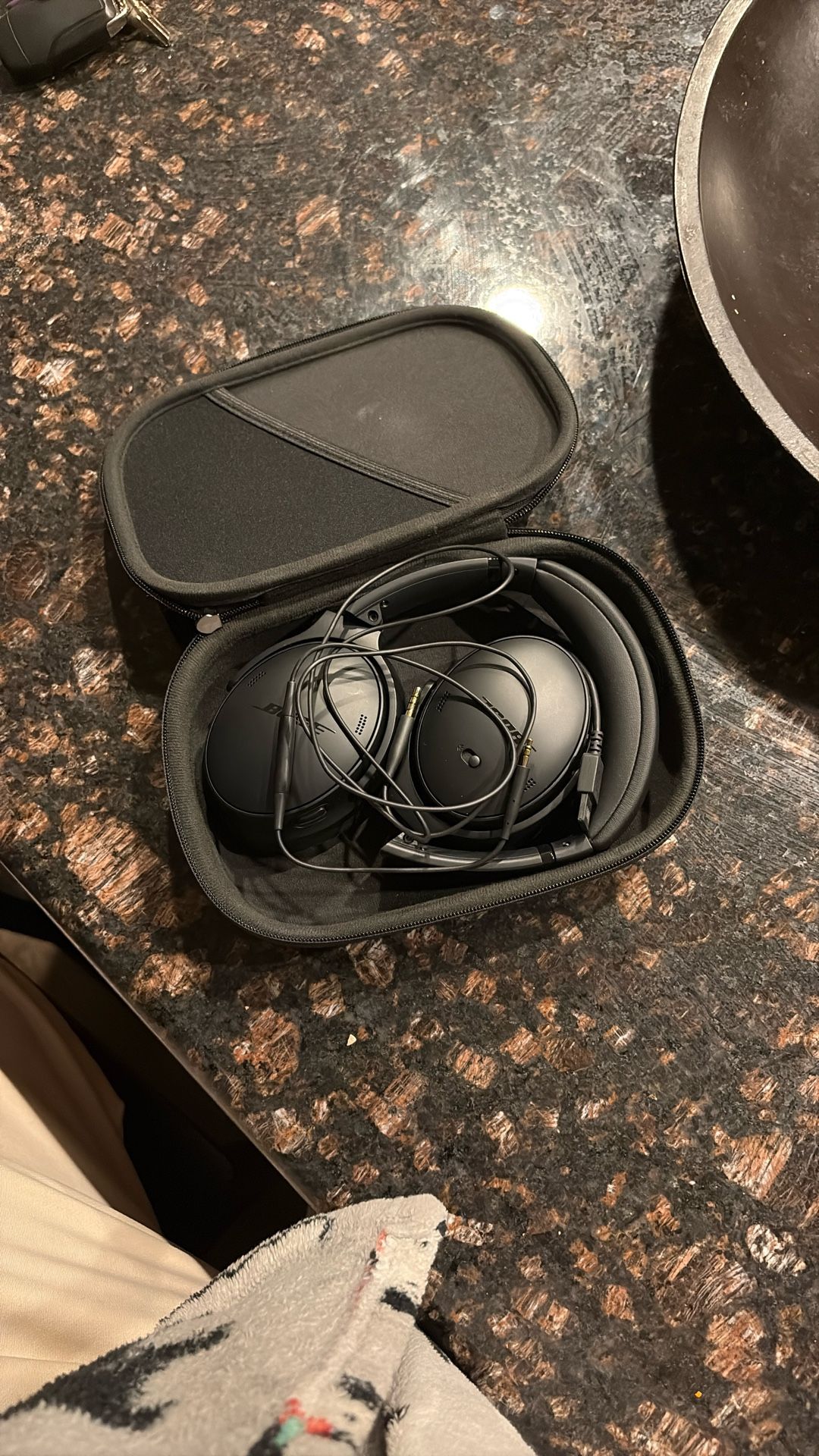 Wireless Bose Headphones With Charger And Cable