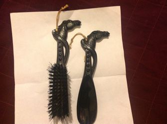 Vintage shoe horn and hair brush set
