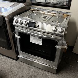SAMSUNG 30” GAS SLIDE IN RANGE IN STAINLESS STEEL