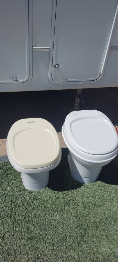 RV toilet