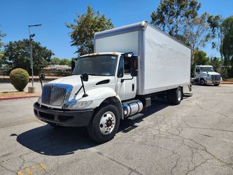 2018 international 4300 26ft box truck