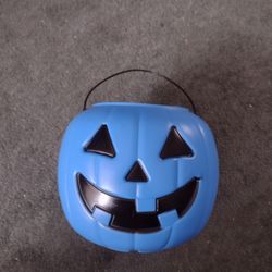Super Sale Halloween Retired.  1990 Blue Blow Mold Made In The USA.  Excellent Condition.  Rare Find.  Cash Porch Pickup Redmond 