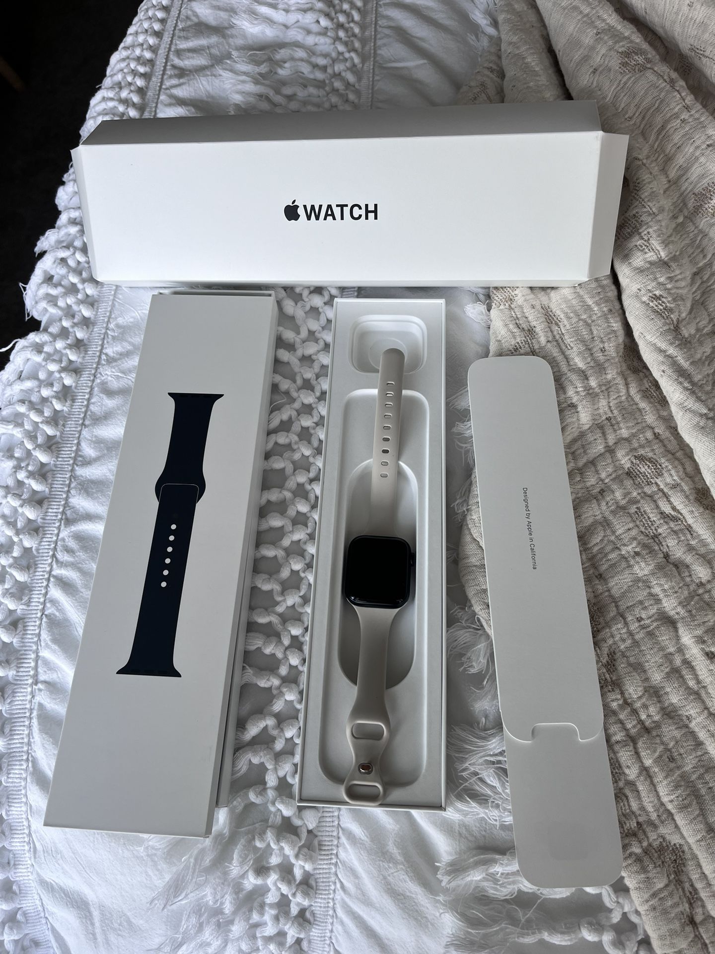 Apple Watch SE - GREAT CONDITION 