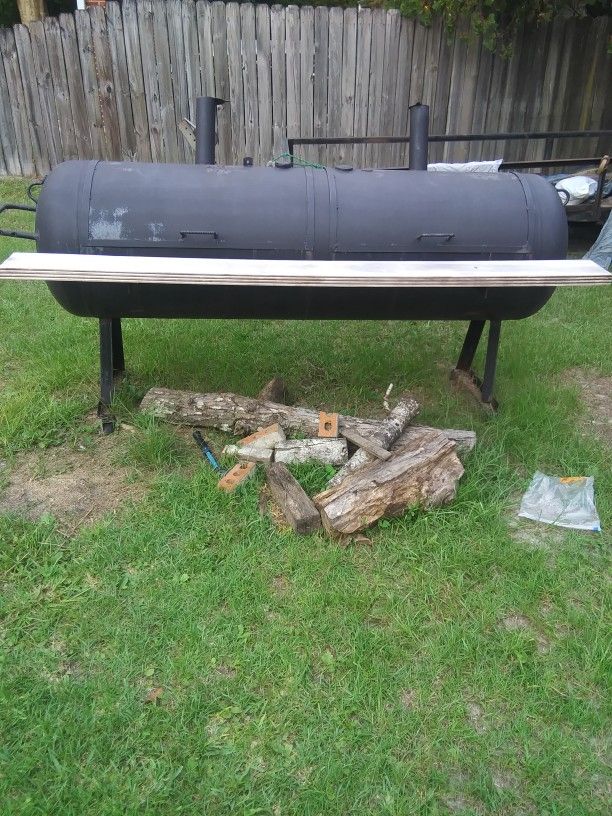 Bbq Grill NEW Today only IT'S NEW