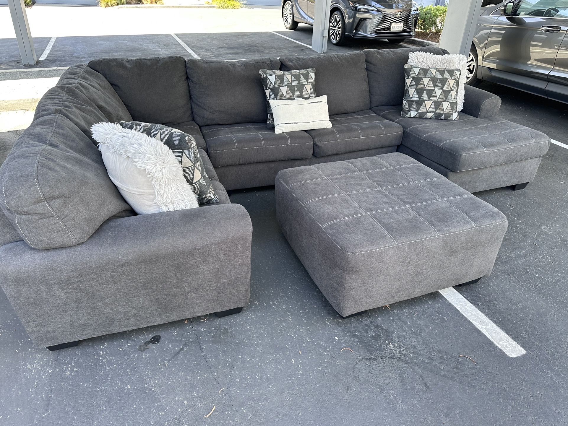 Grey Sectional Couch With Ottoman