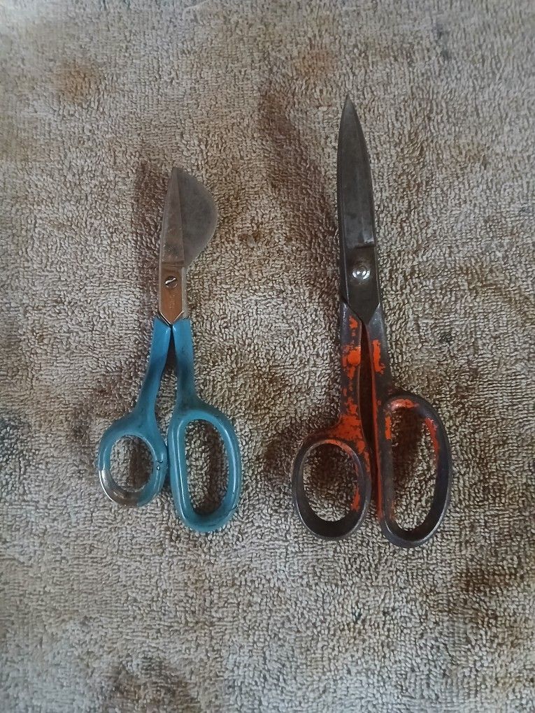 2 Vintage Roberts Carpet Scissors Shears & Duck Bill Scissors Shears