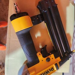 DEWALT
18-Gauge Pneumatic Brad Nailer