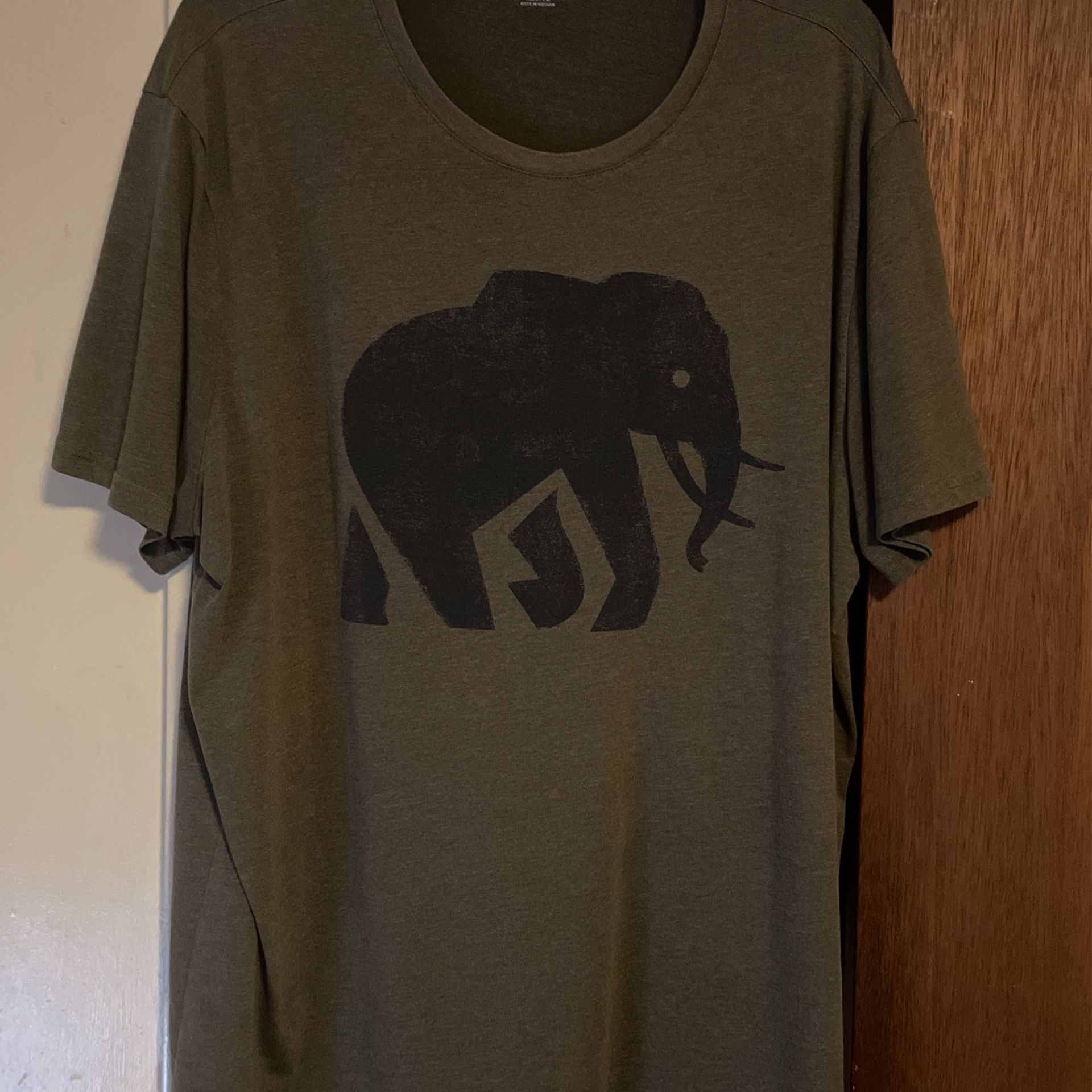 Green Banana Republic men’s XL T shirt