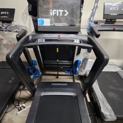 Nordictrack Commercial 2450 Treadmill 2025 model - 22x60 belt - 1500$