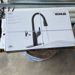 KOHLER Safia 1-Handle Pull Down Sprayer Kitchen Faucet with Integrated Soap Dispenser in Matte Black