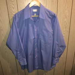 Men’s Van Heusen Poplin size large blue wrinkle free dress shirt