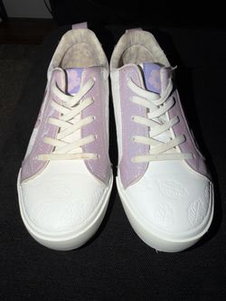 Girls stitch shoes