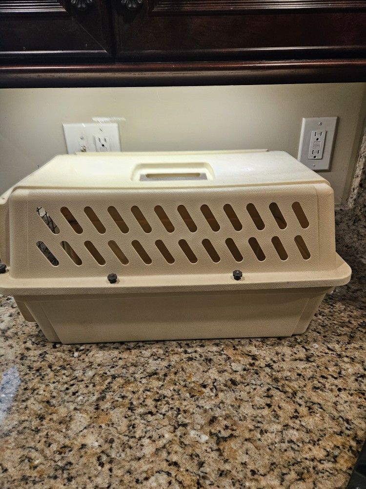 Kennel Cab II Medium Front Porch Pick Up In Bridgewater
