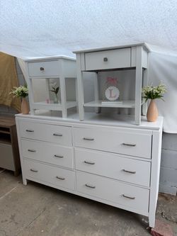 New Classic Home Furniture Dressesr End Ningt Stand