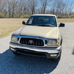 Reliable 2001 Toyota Tacoma Double Cab - Perfect for Adventure