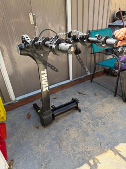 Hitch THULE sweden bike rack fits 4 bikes like new asking $250