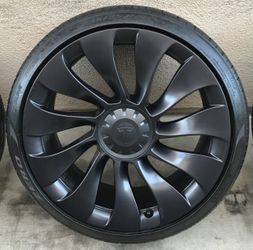 Tesla Model 3 Uberturbine 20” wheels Pirelli tires