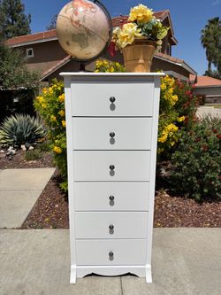 White 6 Drawer Modern Dresser Chest of Drawers Furniture Great Condition