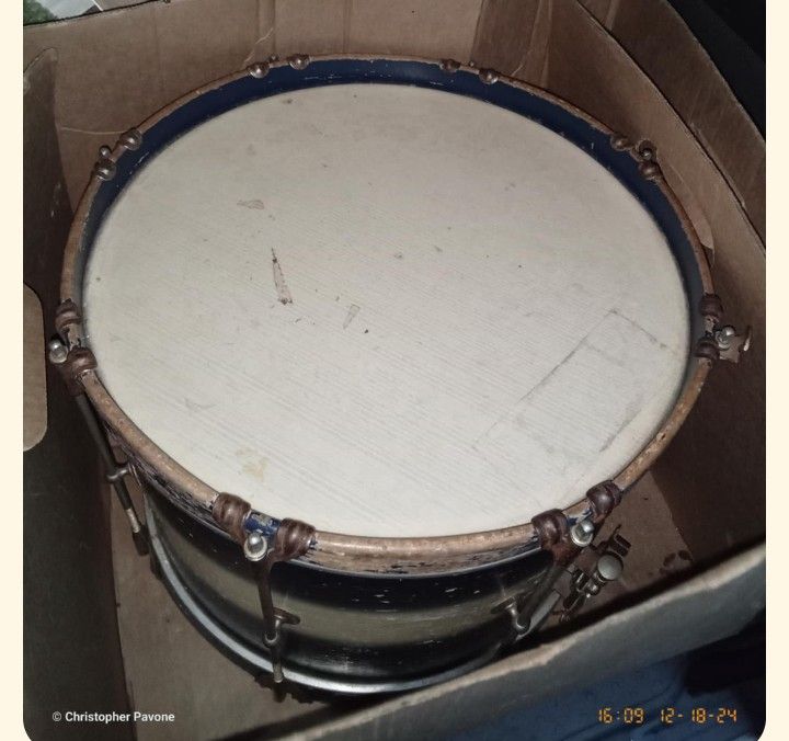 Vintage 60's Lugwig Parade Snear drum