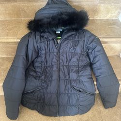 Columbia Sportswear Women’s Jacket With Hoodie. Large