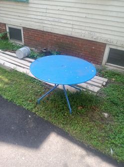 42" Round Picnic Table