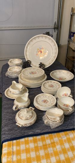 47 Piece Dinner Set-Regal Vellum