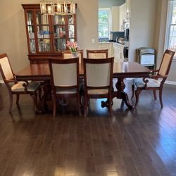 Walnut Dining Table With 6 Chairs. 2 Arm 4 Side Chairs 2 Leafs 