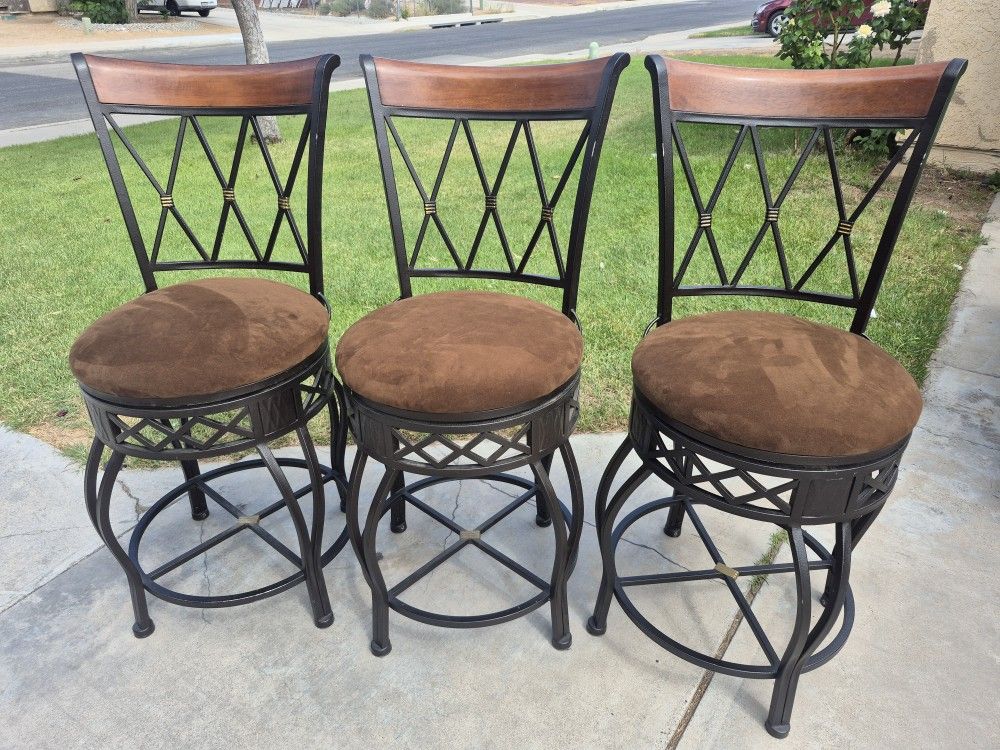 3 bar Stools 