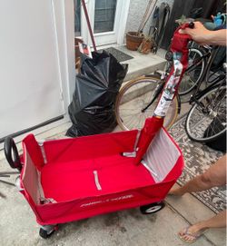 Radio Flyer Red Folding Wagon + Umbrella