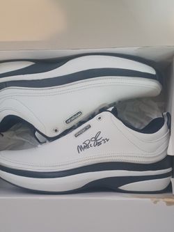 SET OF 2 MAGIC 32 E K COURT LOW AUTOGRAPHED MAGIC JOHNSON SHOES WITH PSA/DNA COA 