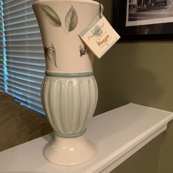 12” Tall x 5.5” Wide Haeger Footed Vase. Only used dry flowers in it. Porch Pickup In East Clayton