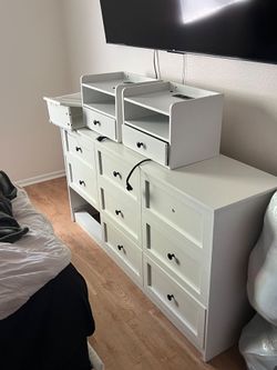 9 drawer dresswer + 2 Night stands