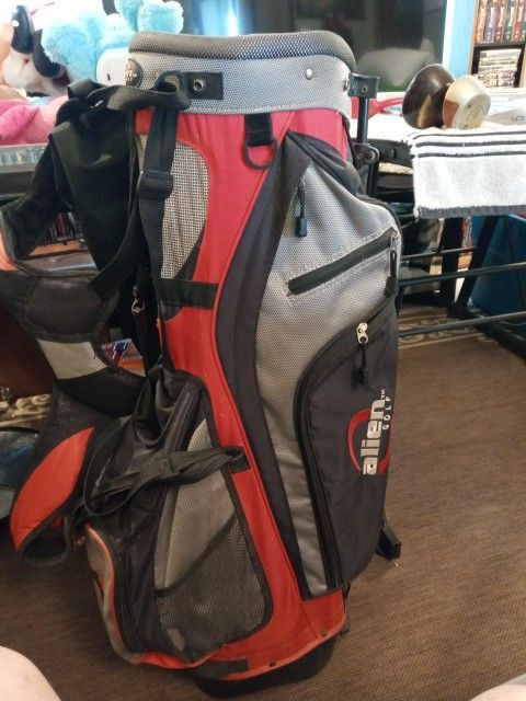 Alien Golf Bag & 13 Clubs & 9 Balls