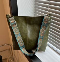 Light Weight Vintage Style Deep Olive Green Purse With Patterned Straps