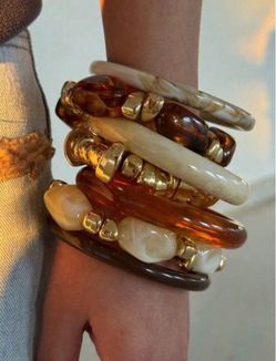 7 Pcs Stacked Resin and Gold Bangle Bracelet Set