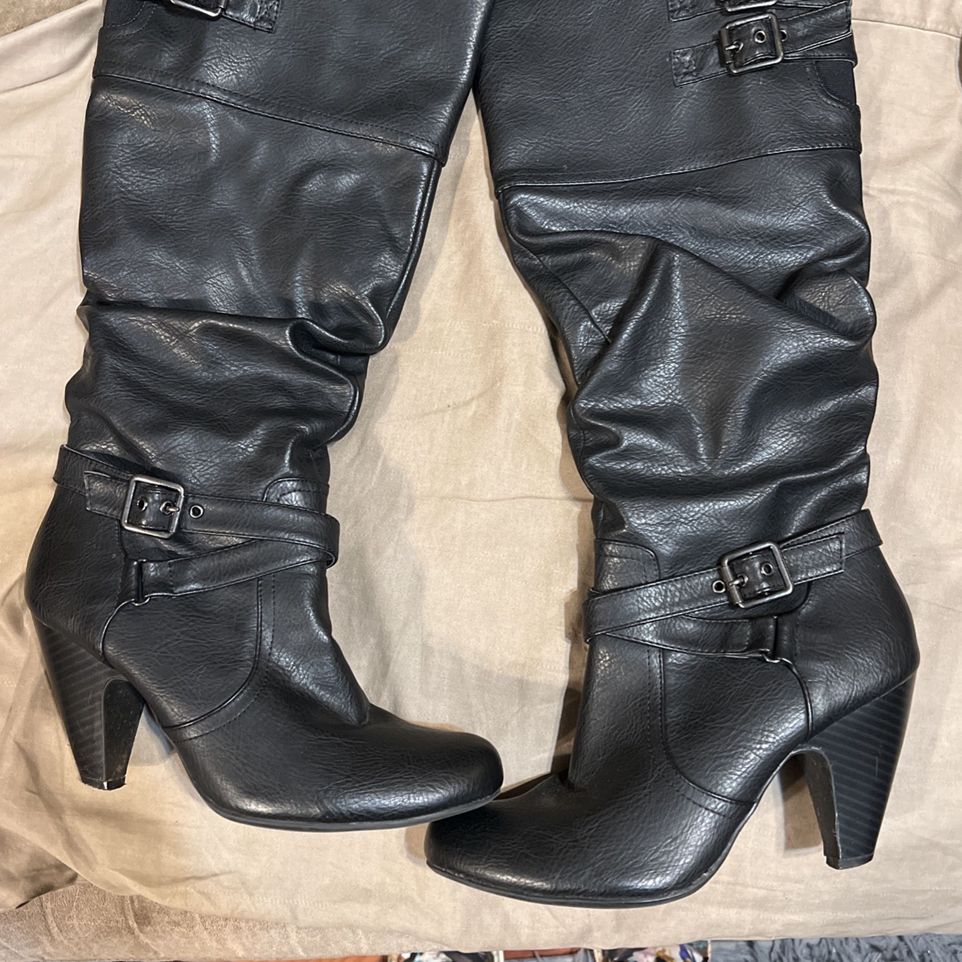 DOLCE BOOTS SIZE 7.5 Great Shape Gently Worn