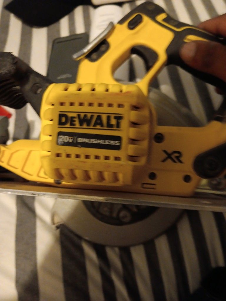 Dewalt Saw